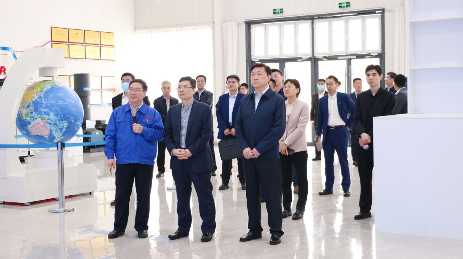 海爾集團(tuán)黨委書記、董事局主席、首席執(zhí)行官周云杰蒞臨天瑞重工考察